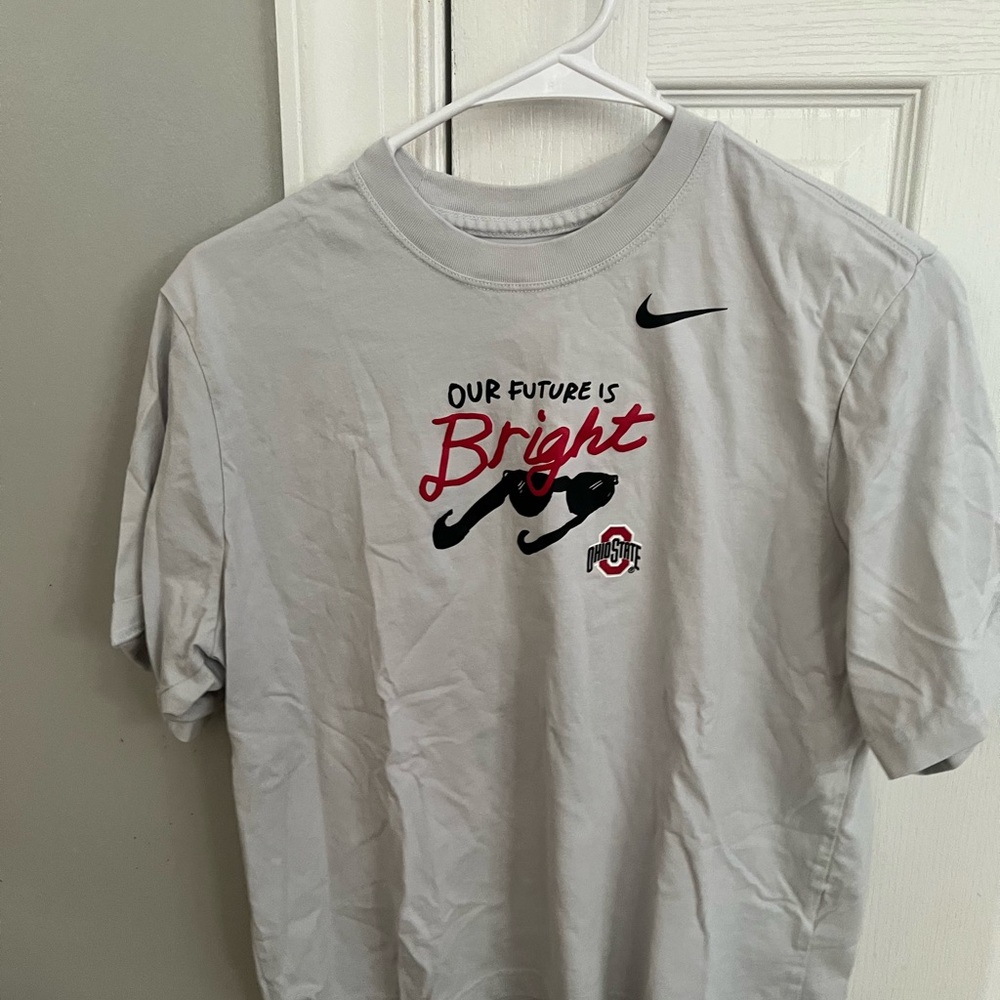 Nike Gray Short Sleeve Graphic Tee
